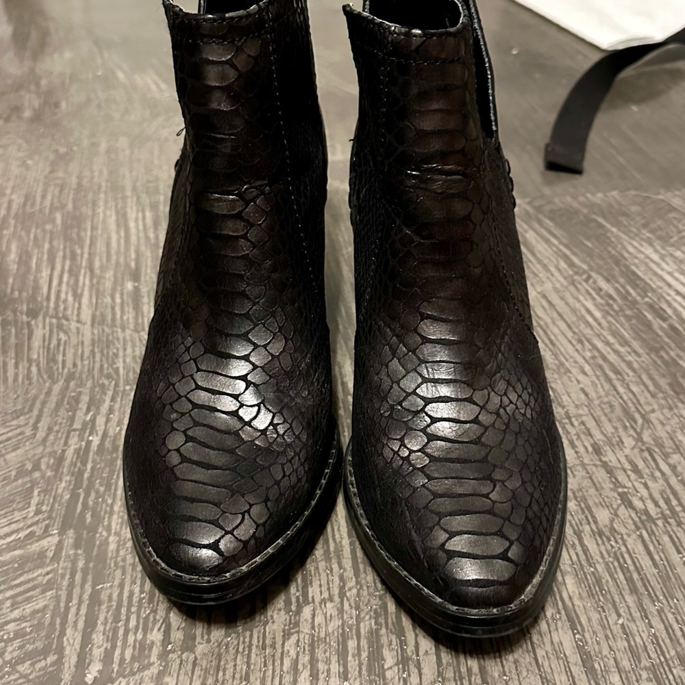 Black Textured Chelsea Boots